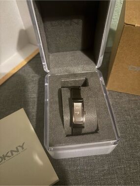 DKNY stainless steel mesh bracelet watch looks brand new NEEDS NEW BATTERY